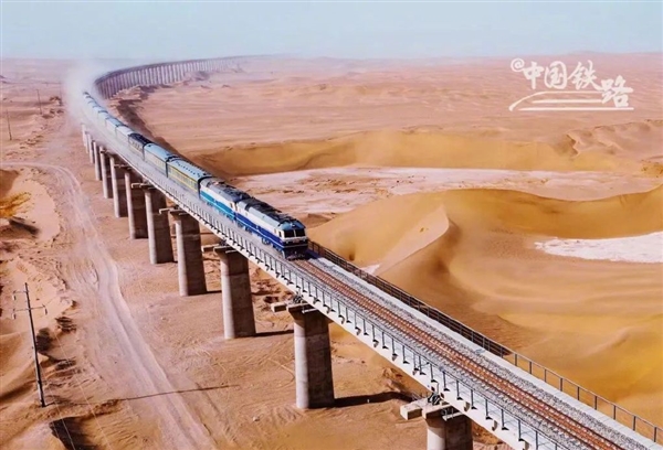 世界首条环沙漠铁路线