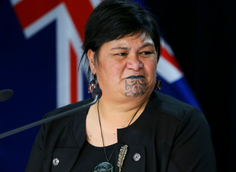 新西兰女外长马胡塔：脸上纹刺青张嘴叫板美国，公开支持中国产品
