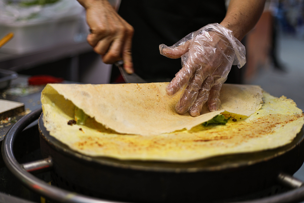 做什么生意好？街头不起眼的小吃生意：卖煎饼果子