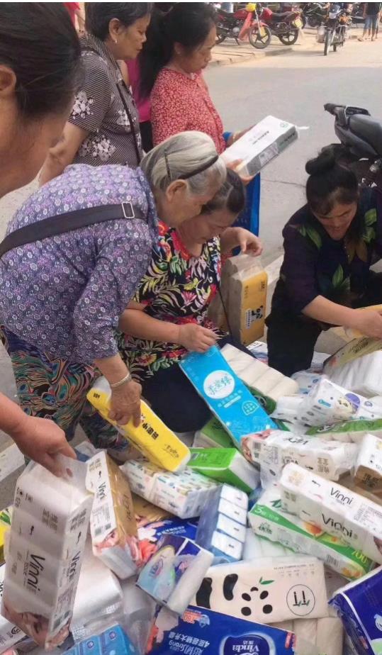 分享一个摆地摊卖纸巾项目：成本2000月赚3万