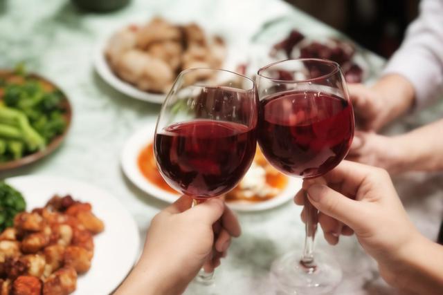 请远离丑陋的酒桌文化和无效的聚会