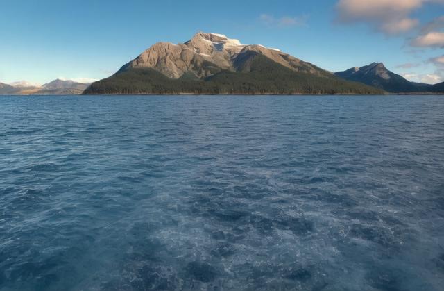 聚焦精准客户群体，挖掘核心需求—聚焦1米宽、打造100米深