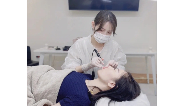 当下学什么技术最吃香呢？适合普通人两个极具潜力的暴利赚钱行业