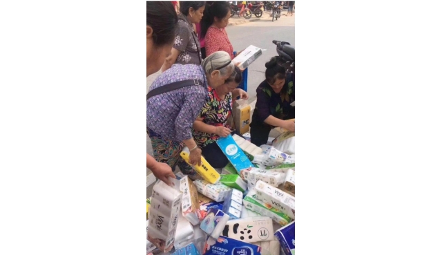 分享一个摆地摊卖纸巾项目：成本2000月赚3万