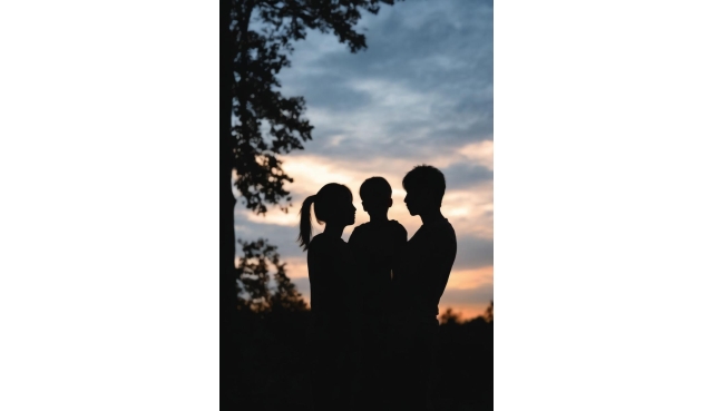 人生三把钥匙：和家人保持距离，对朋友等价交换，金钱够用，人生足矣！