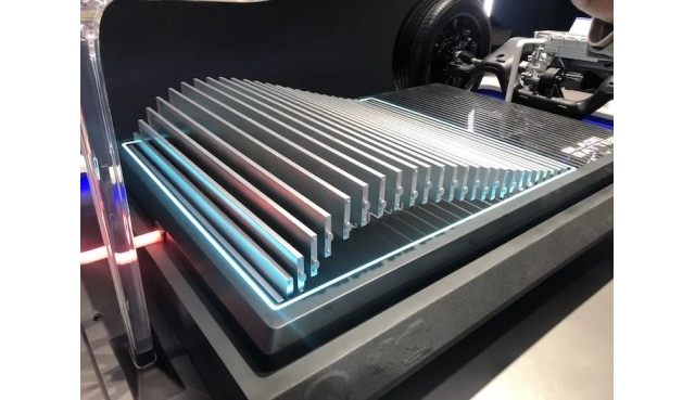 比亚迪的电池与特斯拉的电池相比，到底谁更强？