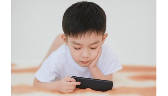 让孩子戒掉玩手机的10个方法
